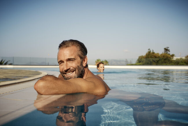 andreas mittermair model shooting robinson tourismus pool