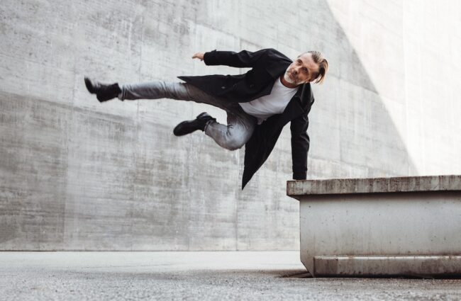 andreas mittermair model editorial porträt jump